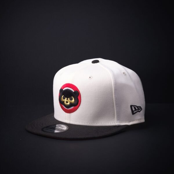 Gorra New Era 9Fifty Chicago Cubs Snapback Color Being/Negro