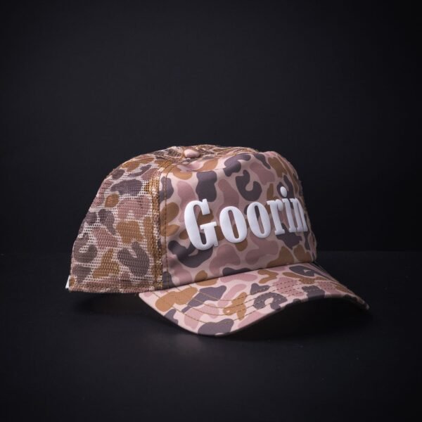 Gorra Goorin Bros Trucker Letras Goorin Blancas  Camuflajiada
