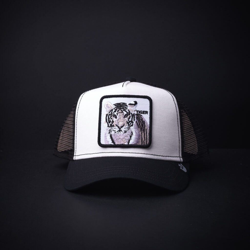 Gorra Goorin Bros Trucker Tiger Blanca/Negro