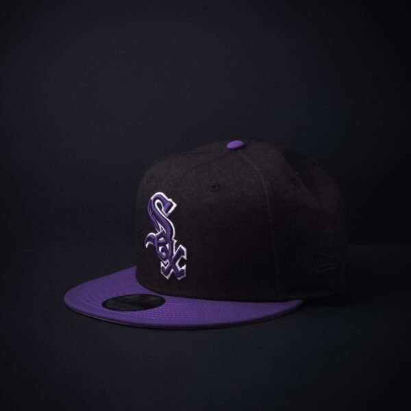 Gorra New Era 9Fifty Chicago White Sox Snapback Color Negra/Morado