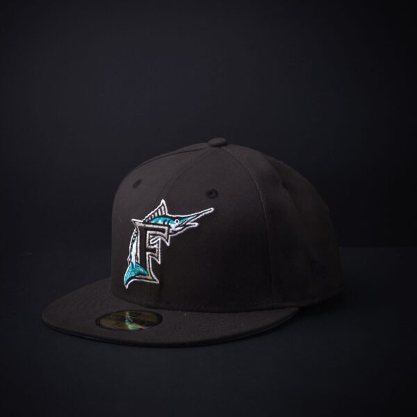 Gorra New Era 59Fifty Miami Marlins Exclusiva Cerrada Color Negra