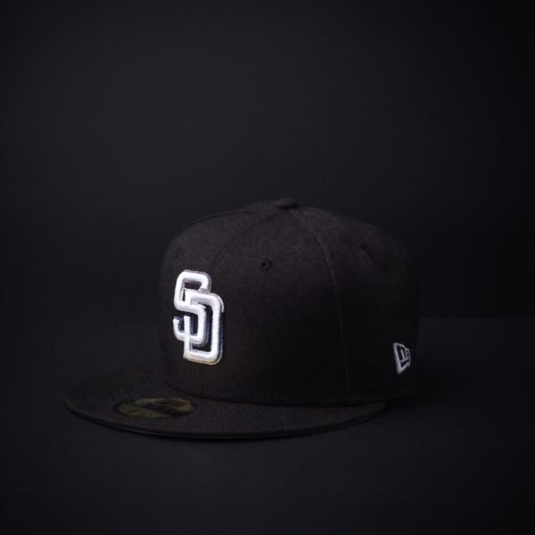Gorra New Era 59Fifty San Diego Padres  Excluciva Cerrada Color Negra
