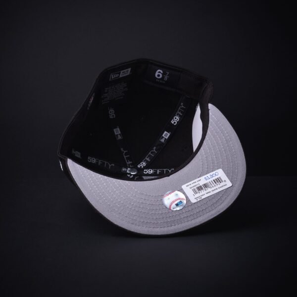 Gorra New Era 59Fifty San Diego Padres  Excluciva Cerrada Color Negra