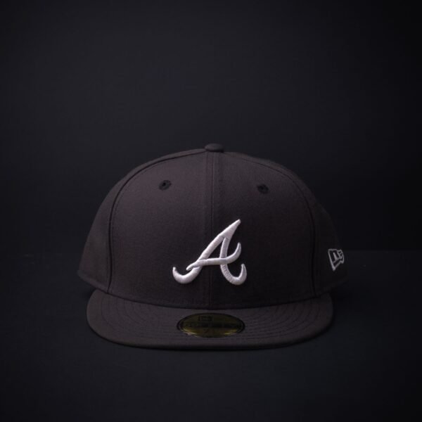 Gorra New Era 59 Fifty Atlanta Braves  Cerrada Color Negra
