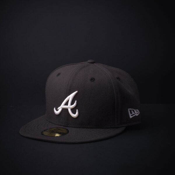 Gorra New Era 59 Fifty Atlanta Braves  Cerrada Color Negra