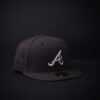 Gorra New Era 59 Fifty Atlanta Braves  Cerrada Color Negra