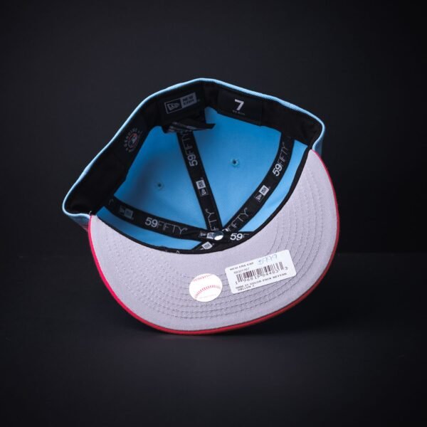 Gorra NewEra 59 Fifty New York Yankees  Cerrada Color Celeste/Rojo