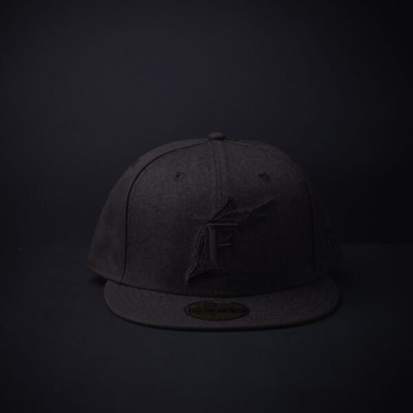 Gorra New Era 59 Fifty Miami Marlins Cerrada Color Negra