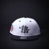 memoria 2-4 Gorra New Era 9Fifty New York Yankees Snapback Color Blanca/Negra