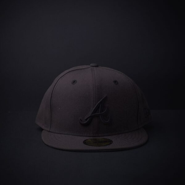 Gorra New Era 59 Fifty Atlanta Braves  Cerrada Color Negra