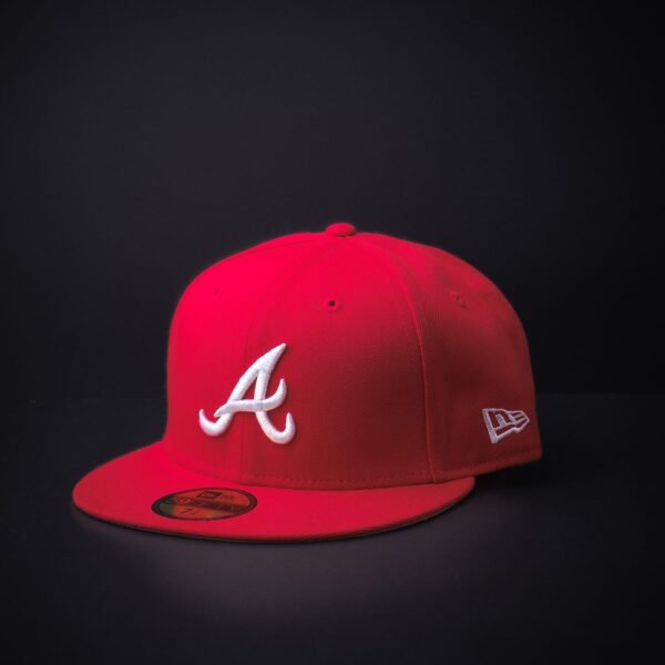 Gorra Nwe Era 59 Fifty Atlanta Braves Cerrada  Color Rojo