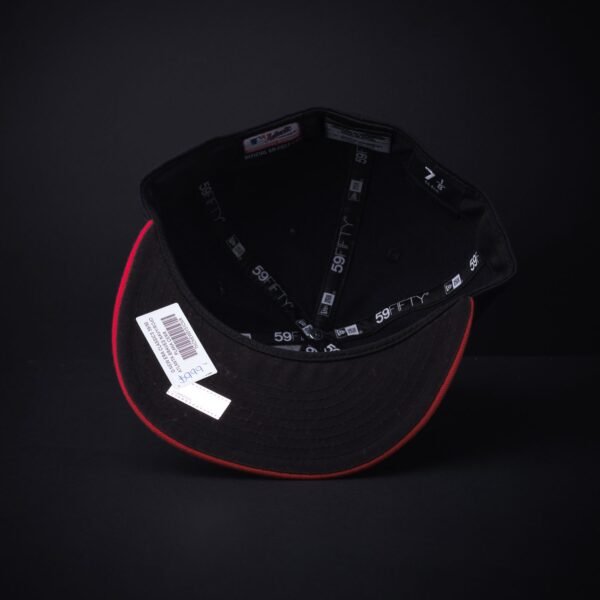 Gorra New Era 59 Fifty Atlanta Braves Clasica Color Azul Marino/Rojo