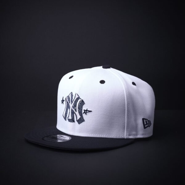 memoria 2-5 Gorra New Era 9Fifty New York Yankees Snapback Color Blanca/Negra