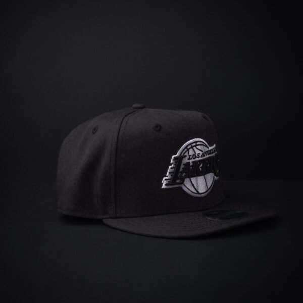 Gorra New Era 9Fifty Los Ángeles Lakers NBA A-Frame  Color Negra