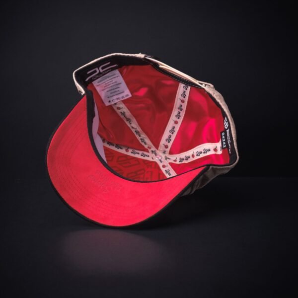 memoria 2-648 Gorra Jc Hats x Gabito Ballesteros  Lou Lou En Beige Certificado De Autenticidad