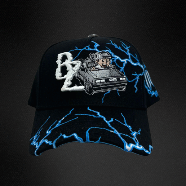 Gorra Baez  X Oscar Maydon Volver Al Futuro Negra