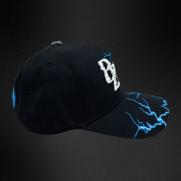 Gorra Baez  X Oscar Maydon Volver Al Futuro Negra