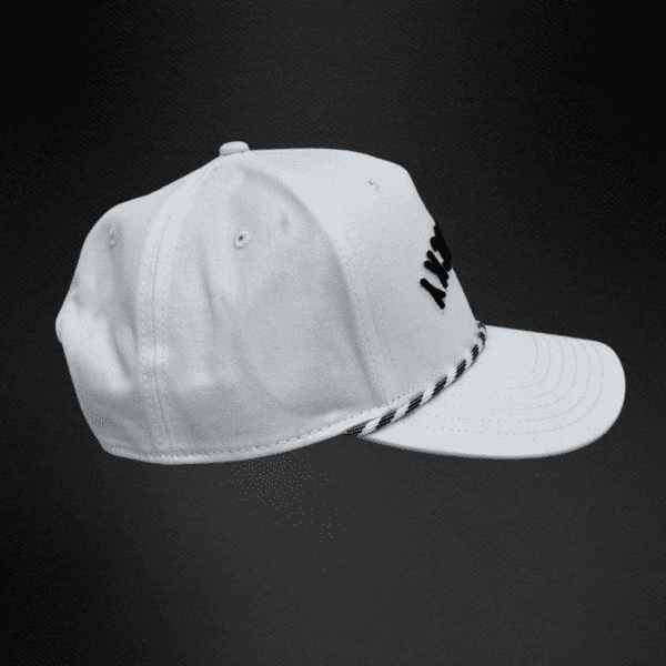 Gorra Black Clover Upside Doun Luck Blanco/Bordado Negro