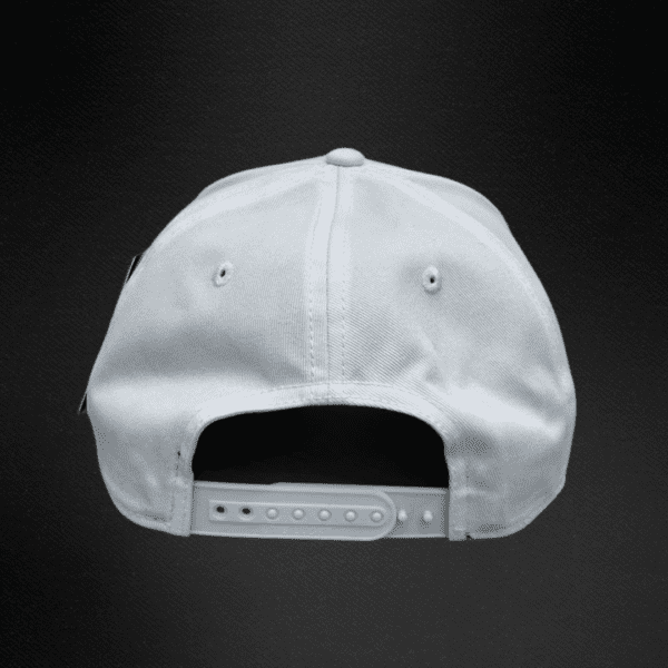 Gorra Black Clover Upside Doun Luck Blanco/Bordado Negro