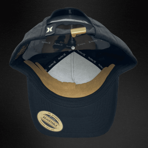 Gorra Huley H2O-Dri Negra/ Logotipo Dorado