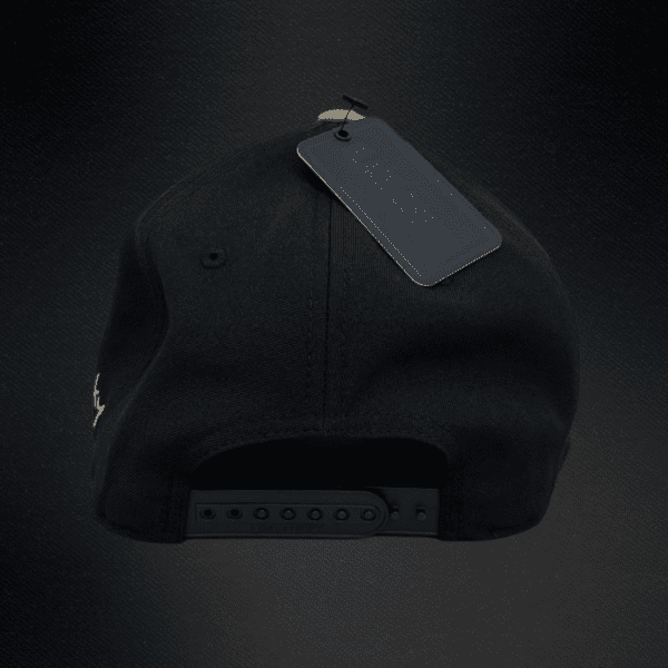 Gorra Black Clover Sharp Luck Negra/Beige
