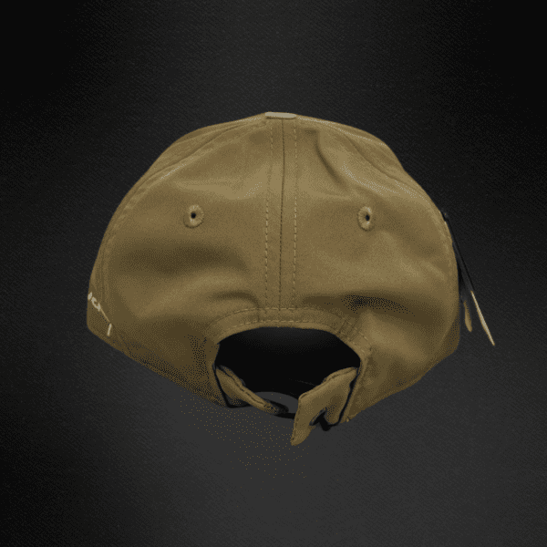 Gorra Black Clover Iron X En Color Verde Oliva Con Trébol Blanco Dorado.