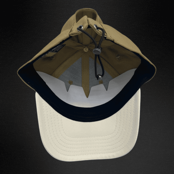 Gorra Black Clover Iron X En Color Verde Oliva Con Trébol Blanco Dorado.