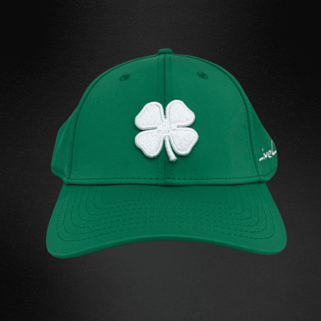 Gorra Black Clover Color Verde Bandera Trébol Blanco Talla S/M