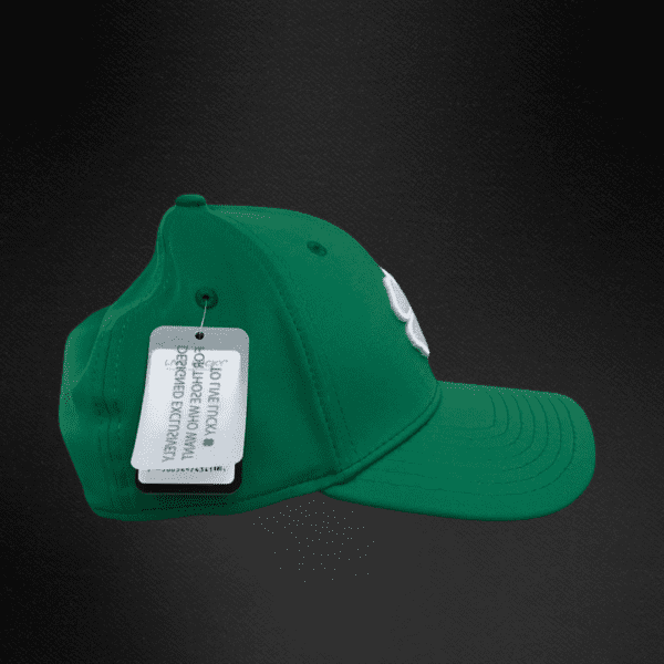 Gorra Black Clover Color Verde Bandera Trébol Blanco Talla S/M