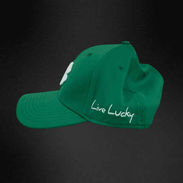 Gorra Black Clover Color Verde Bandera Trébol Blanco Talla S/M